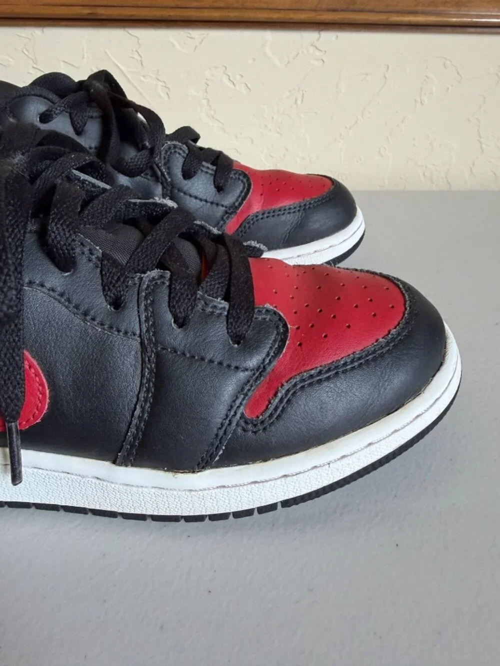 Nike Air Jordan 1 Low Grade Banned Black Varsity Red Iconic Wings Logo 553560-06